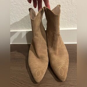 Raye-Revolve Woman Light Tan Suede Boots Size 9.5